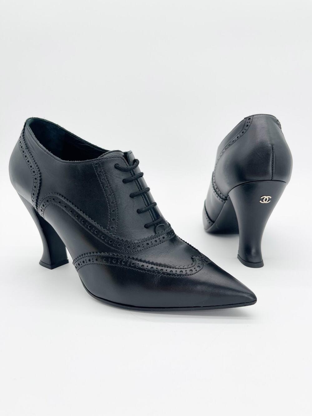 Chanel 2018 Black Leather Oxford Lace Up Brogue Pointed Toe Pumps Heels EU 39C